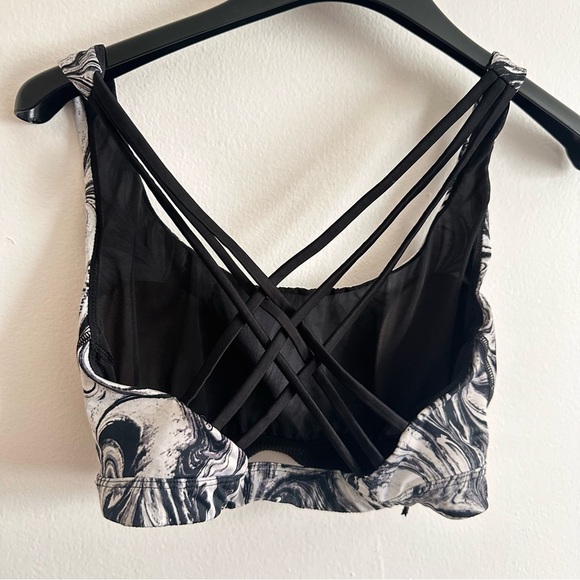 Victoria's Secret Black and White Cut-Out Crop Tank - Picture 2 of 4